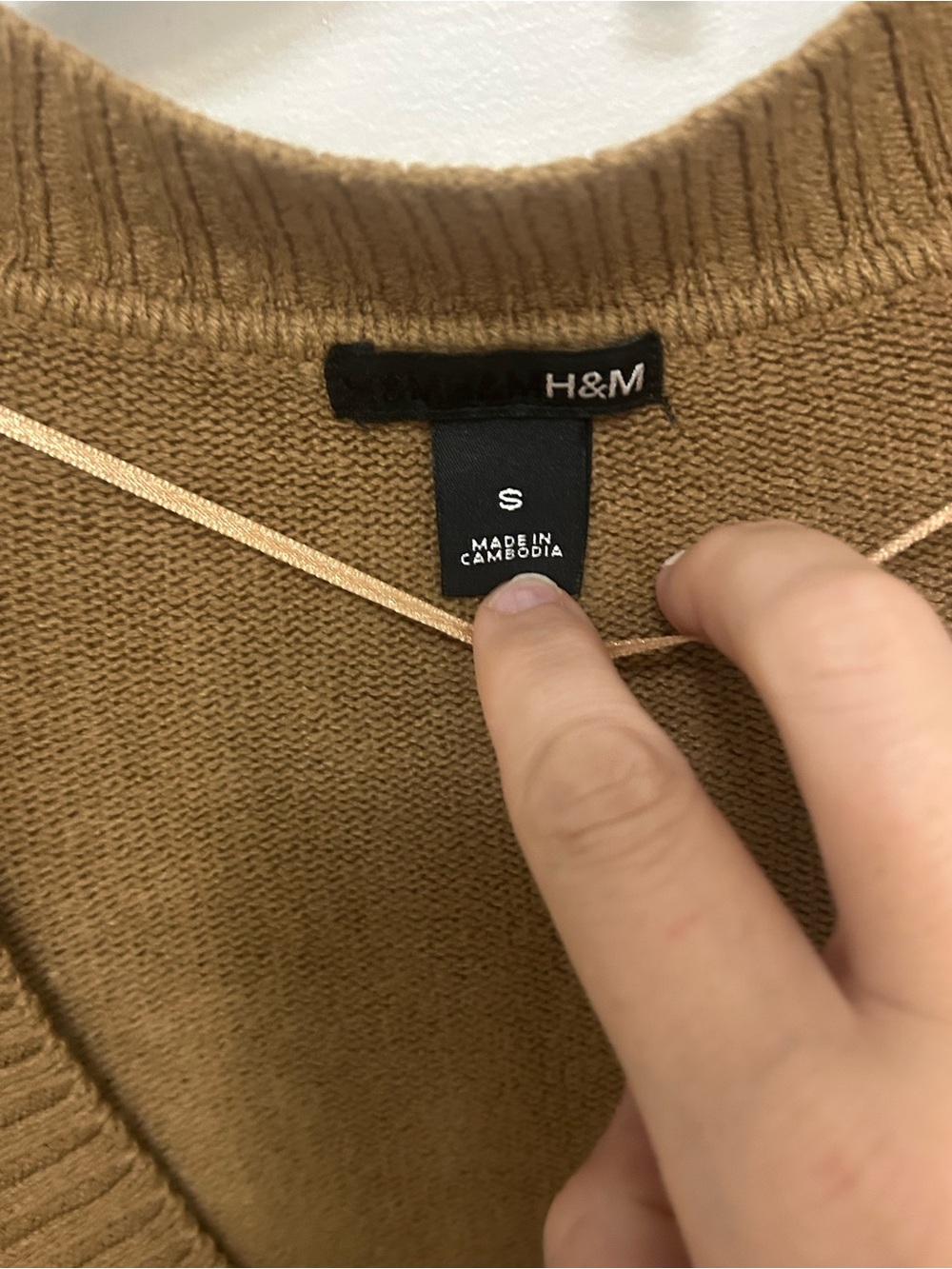H&M Women's V-Neck Sweater in Camel - Picture 4 of 5